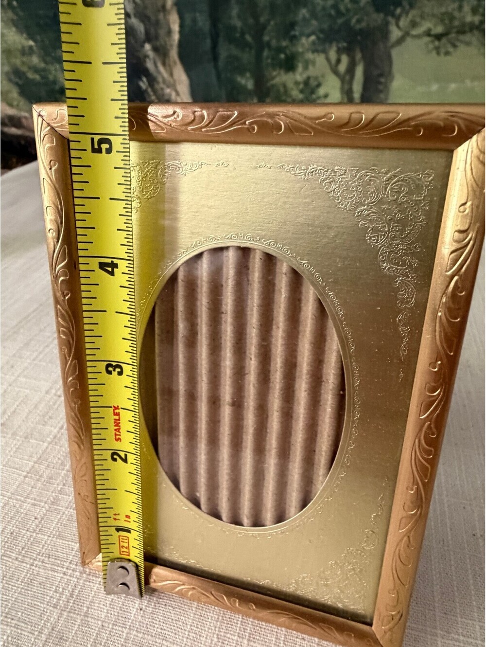Embossed gold rectangular picture frame - Picture 4 of 4